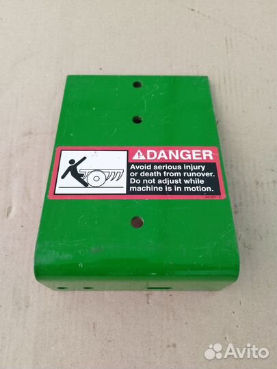 John Deere AA60741 уголок (AN280824)