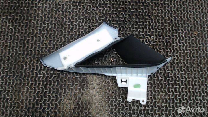 Накладка стойки Audi A4 (B9), 2018