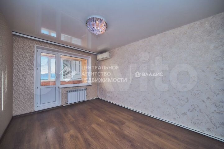 2-к. квартира, 53 м², 3/3 эт.