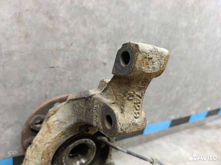 Кулак поворотный передний левый Opel Astra H (3D)