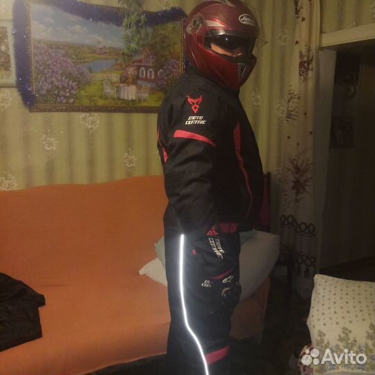 Мотокостюм