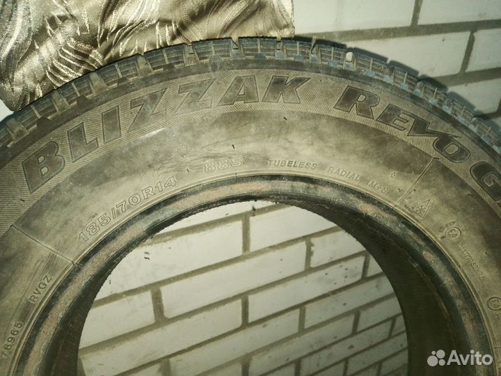 Bridgestone Blizzak Revo GZ 185/70 R14