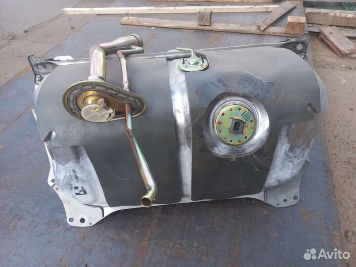 Топливный бак toyota(cresta,chaser,mark2) 100