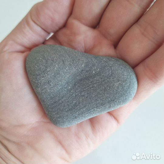 Камень в виде сердца сувенир