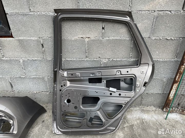 Задняя дверь правая