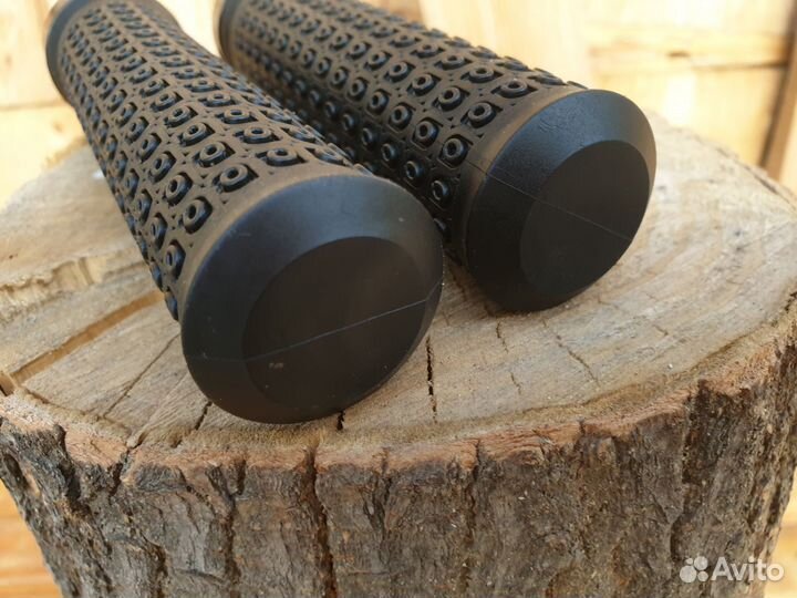 Грипсы для велосипеда с фиксатором