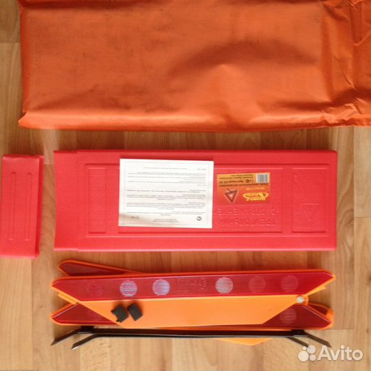 Знак аварийной остановки в защитном чехле