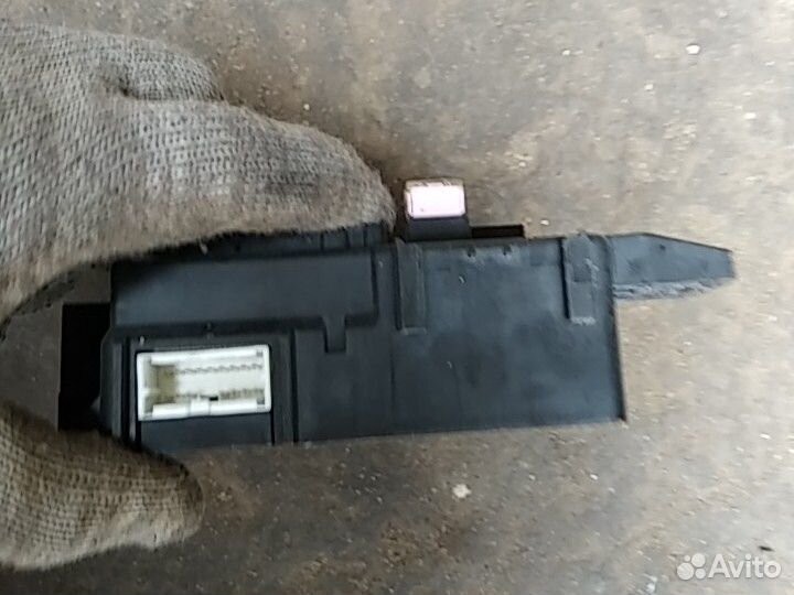 Блок предохранителей Mitsubishi Outlander