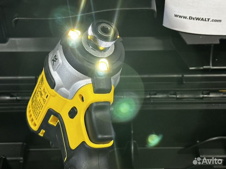 Аккумуляторный шуруповерт dewalt DCF887D2