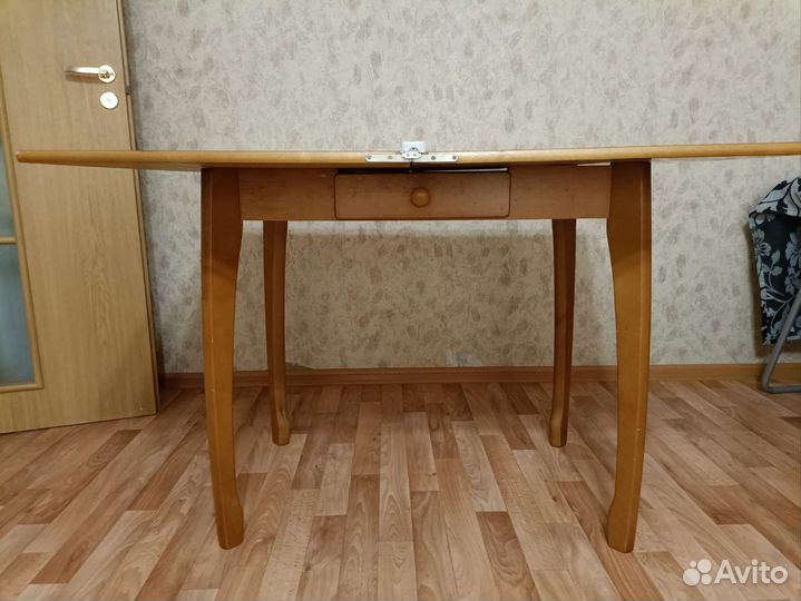 Кухонный стол