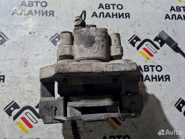 Суппорт задний правый Bmw X5 E70 N62B48 2008