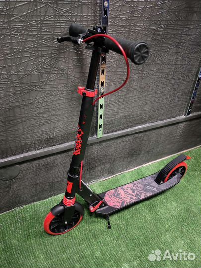 Самокат с ручным тормозом /Новый