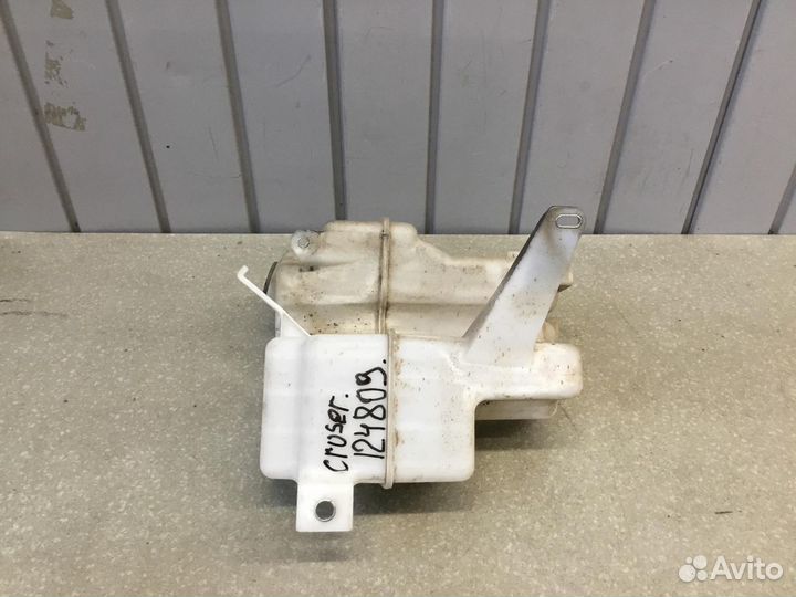 Бачок омывателя лобового стекла Toyota Camry V70 2