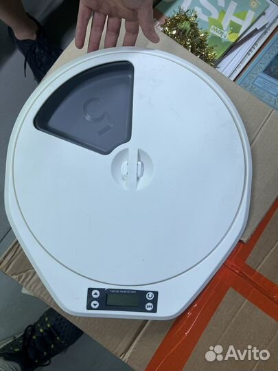 Автоматическая кормушка для кошек и собак