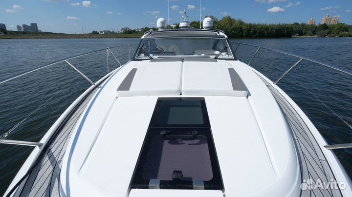 Моторная яхта Princess V40