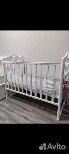 Безопасный бортик на детскую кроватку