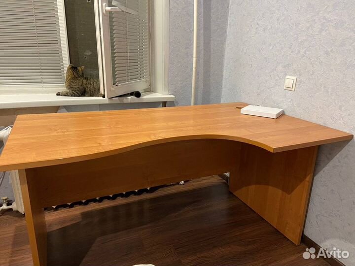 Письменный стол