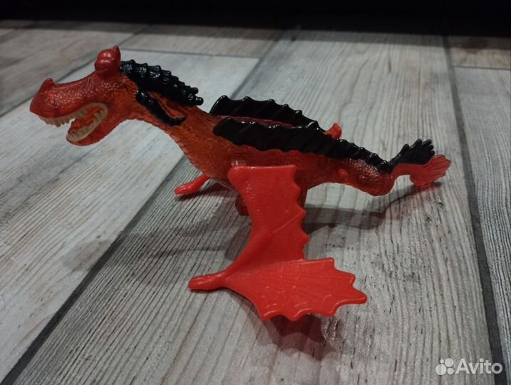 Игрушка Макдональдс дракон Кривоклык