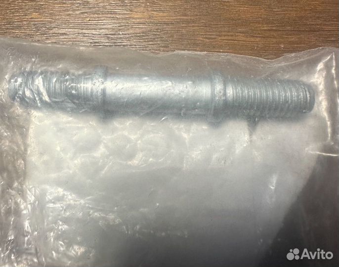 Шпилька выхлопной трубы 1577A006 mitsubishi colt