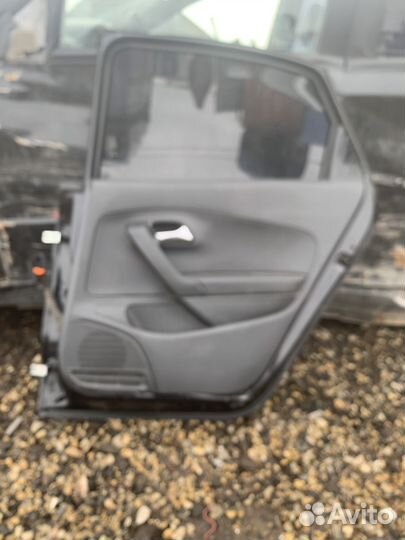 Volkswagen polo задняя правая дверь