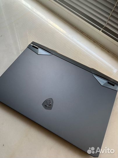 MSI Raider GE76 12UGS