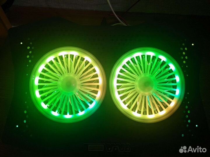 Охлаждающая подставка для ноутбука Dexp