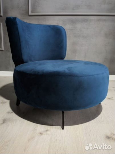 Кресло с пуфиком