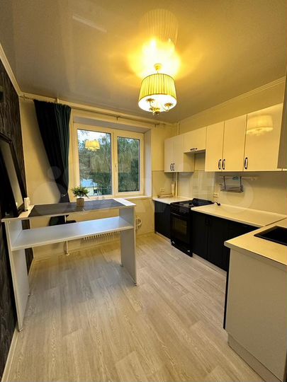 2-к. квартира, 52 м², 4/10 эт.