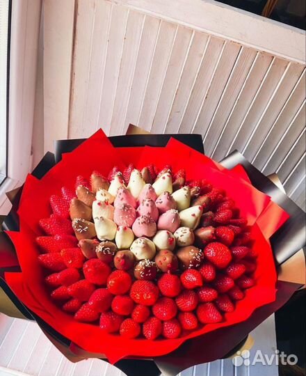 Съедобные букеты из клубники