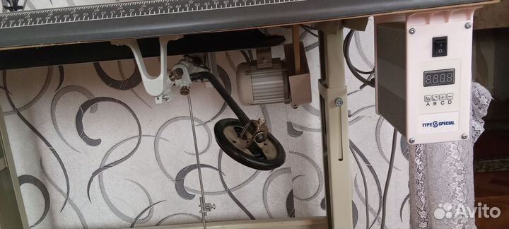 Швейная машина и оверлок трёх нитка