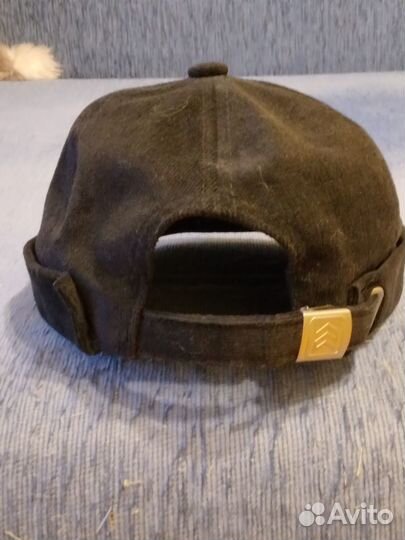 Стильная шапка докерка