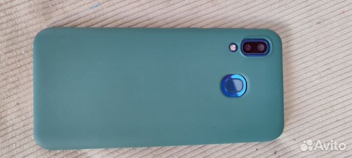 Samsung Galaxy A20, 3/32 ГБ