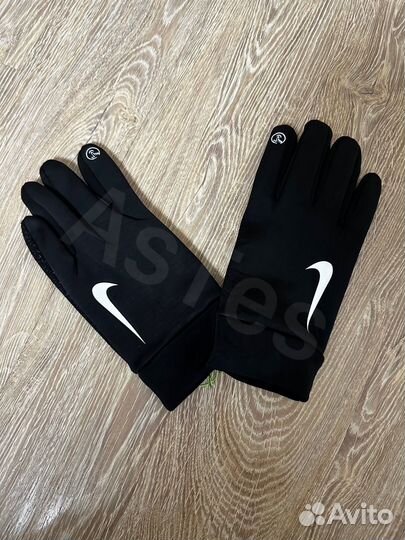 Перчатки Nike