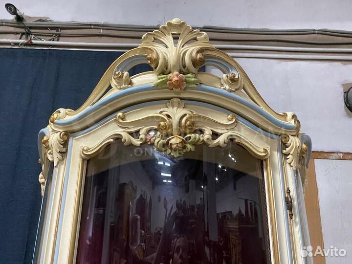 Витрина. Барокко. Винтажная мебель. Шкаф. Европа