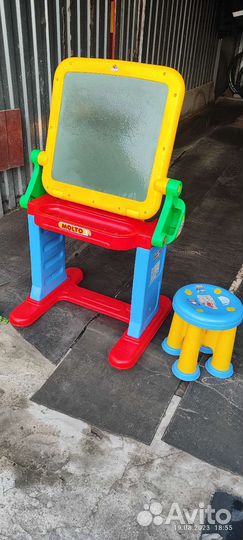 Детский стол и стул