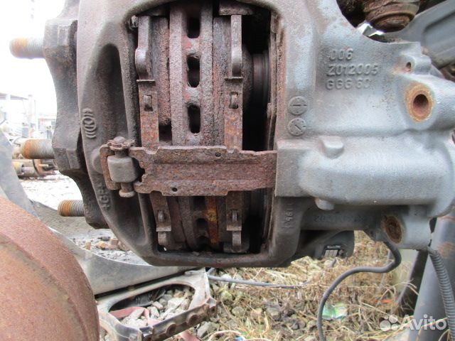 Суппорт тормозной передний правый Mercedes Benz Ax