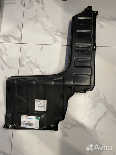 Пыльник моторного отсека левый Solaris