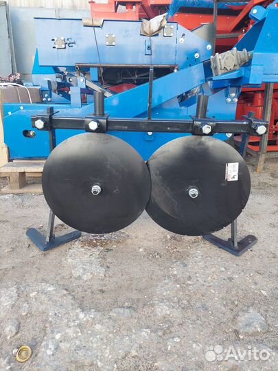 Дисковый окучник-пропольник на траверсе