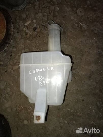 Бачок стеклоомывателя Toyota Corolla AE90