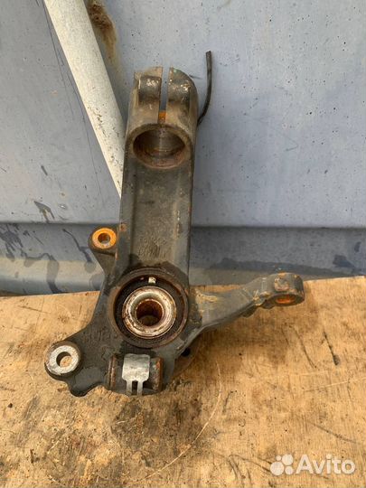 Кулак передний правый Volvo XC60 ступица хс6