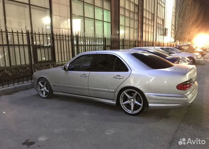 Накладки на пороги AMG e55 Mercedes W210