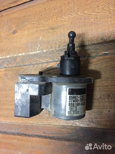 Корректор фары Toyota Lexus 85661-28011