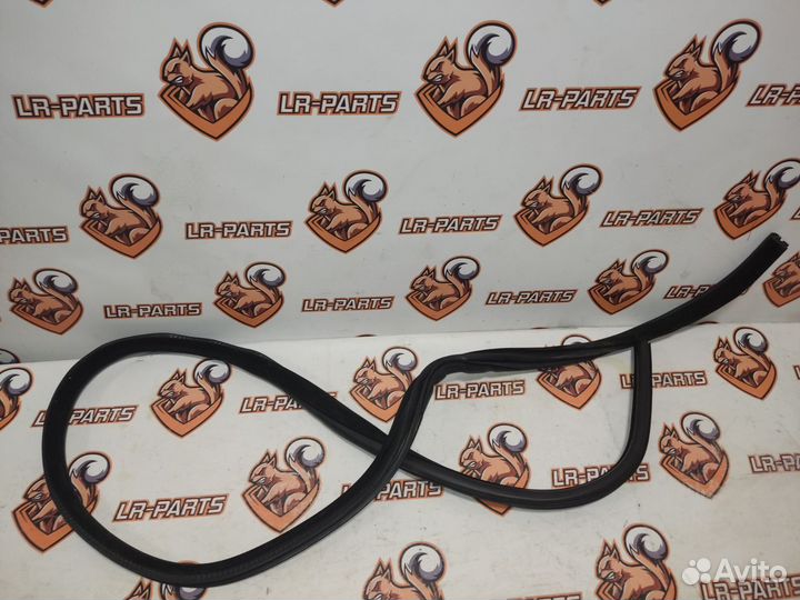 Уплотнитель двери задней левой Ягуар XF 2 X260