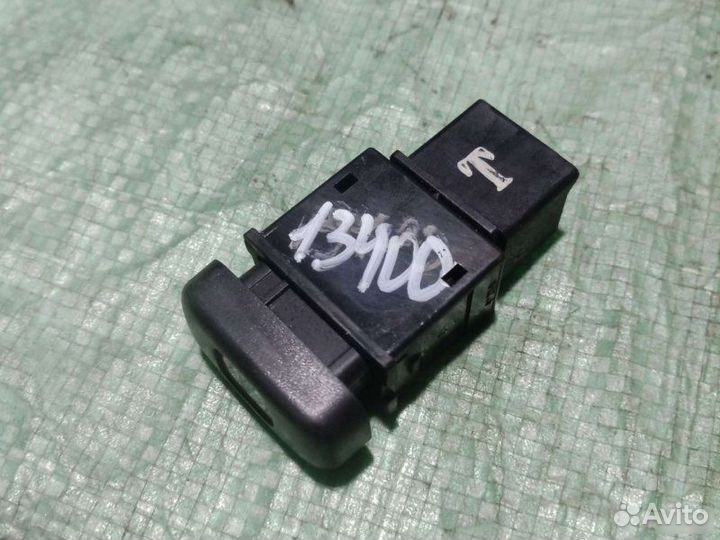 Кнопка подогрева стекла задняя Mitsubishi Galant