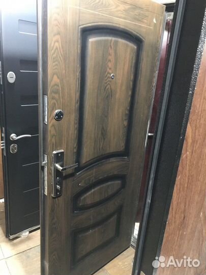 Металлическая дверь бу