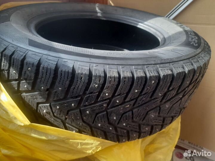 Hankook Winter I'Pike RS2 W429 215/65 R16 102T