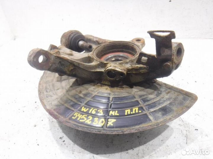 Кулак передний правый