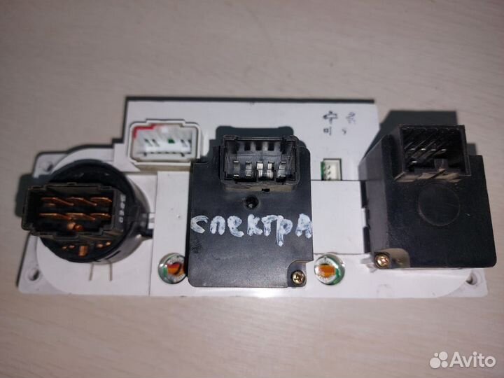 Блок управления печкой Kia Spectra с кондиционером