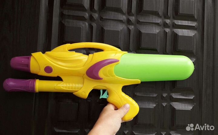 Водяной пистолет игрушка