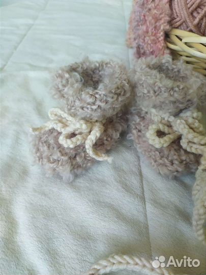 Шапка чепчик с ушками и пинетки